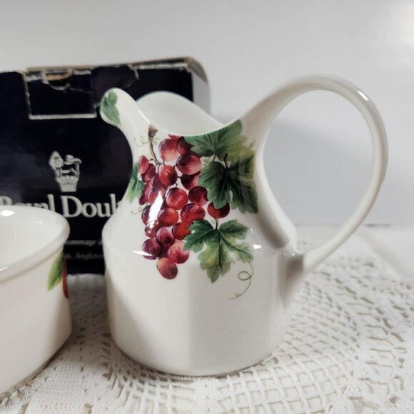 Royal Doulton Creamer & Open Sugar Bowl Everyday Vintage Grape England 1994 - Picture 4 of 8